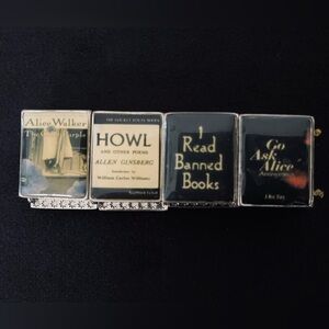 #38 Vintage Carolyn Forman “I Read Banned Books” Stretch Charm Bracelet